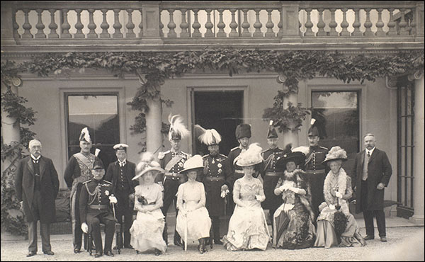 Photo of royal visit at Plas Machynlleth in 1911