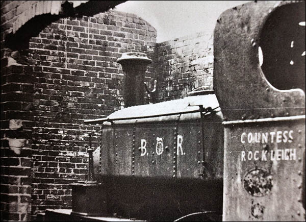 Photo of derelict loco and engine shed at Porthgain in 1951